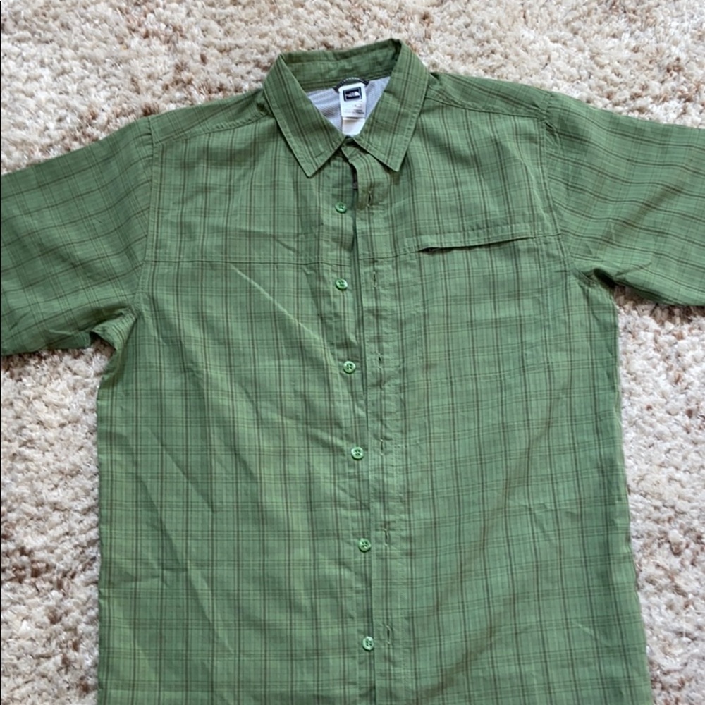 Men’s Green NorthFace Shirt